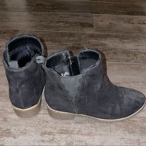 Old Navy Black Booties